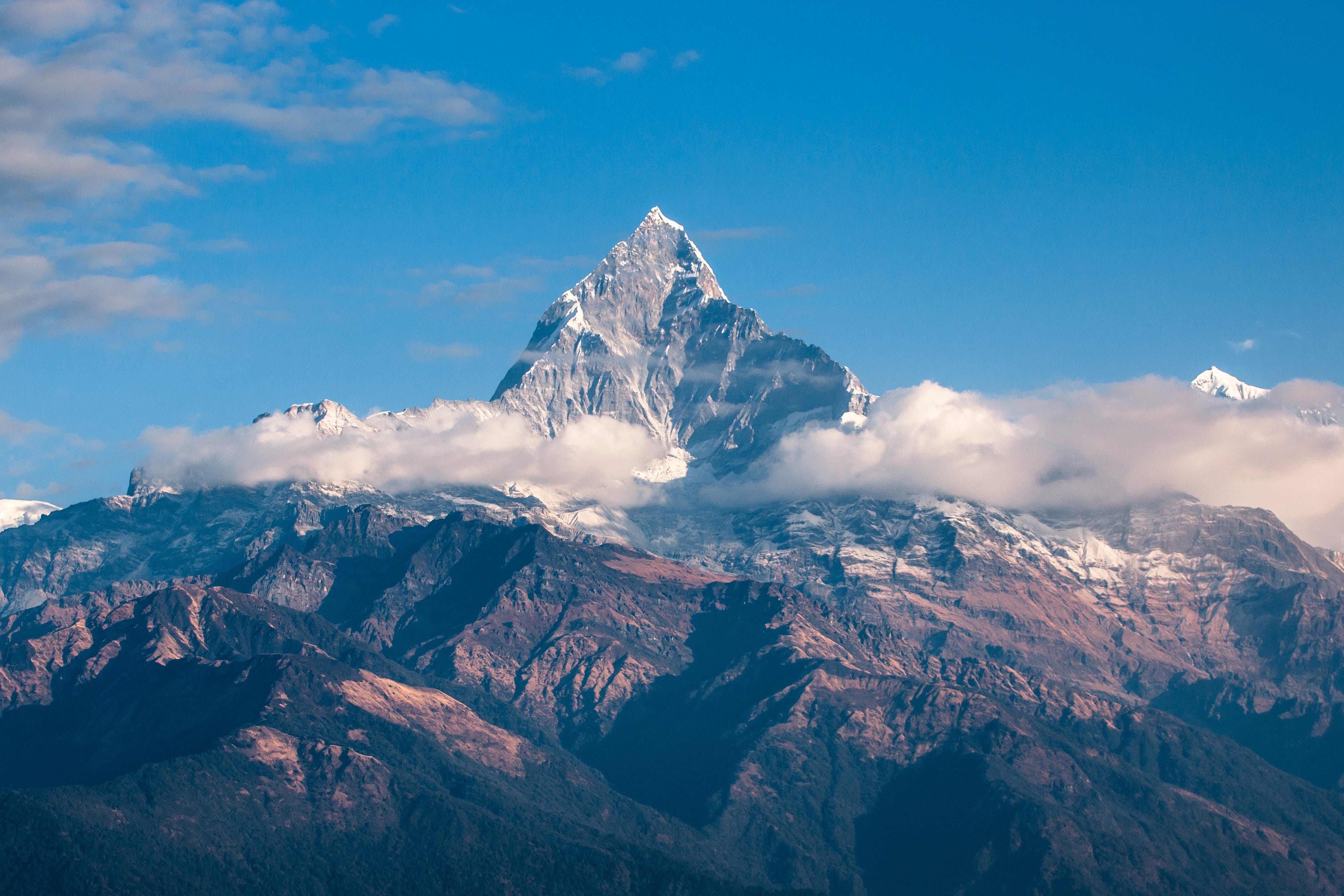 Paisaje montañoso como base sólida de nuestro desarrollo de software a medida